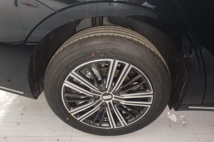 Used Geely Galaxy Stellar 6 2026 Model 125km Exploration+ Edition Right Rear Wheel Hub