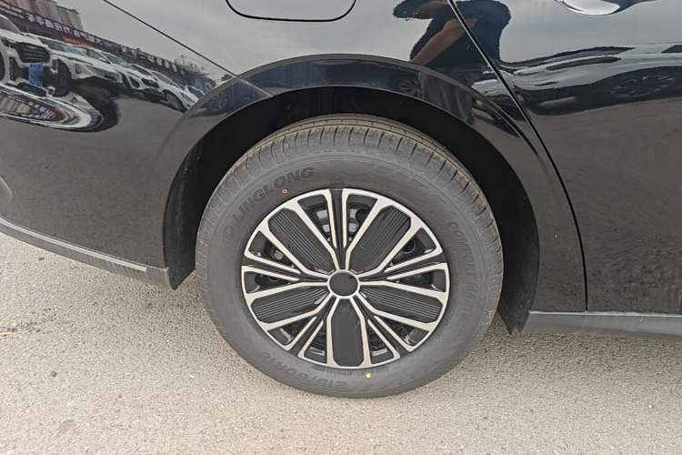 Used Geely Galaxy Stellar 6 2026 Model 125km Free-Style Edition Right Rear Wheel Hub