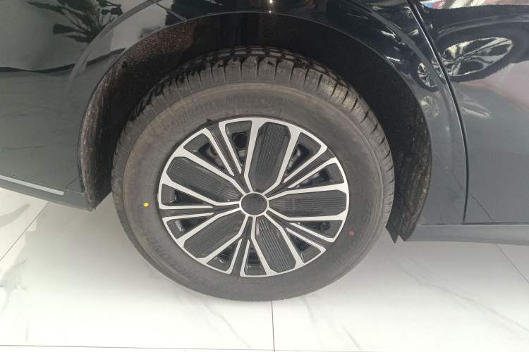 Used Geely Galaxy Stellar 6 2026 Model 60km Sailing Edition Right Rear Wheel Hub