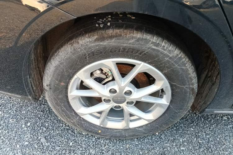 Used Geely Galaxy Stellar 6 2026 Model 125km Long-range Edition Right Rear Wheel Hub
