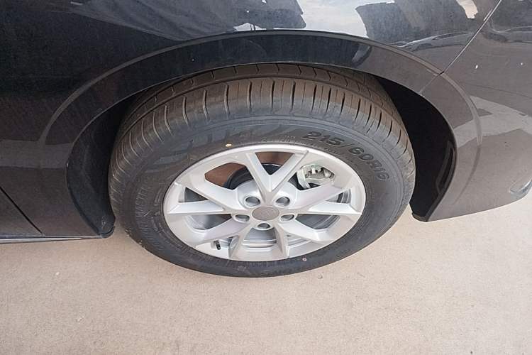Used Geely Galaxy Stellar 6 2026 Model 125km Long-range Edition Right Rear Wheel Hub