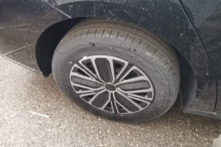 Used Geely Galaxy Stellar 6 2026 Model 60km Sailing Edition Right Rear Wheel Hub