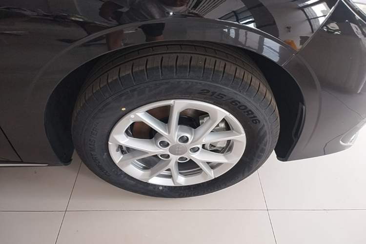 Used Geely Galaxy Stellar 6 2026 Model 125km Long-range Edition Right Rear Wheel Hub
