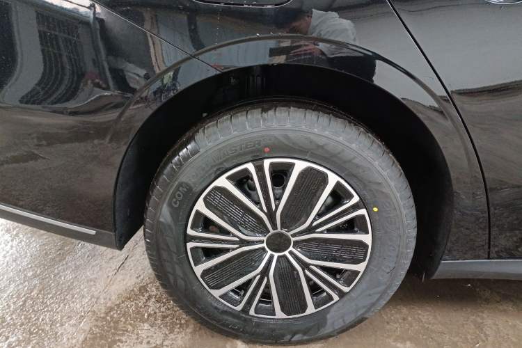 Used Geely Galaxy Stellar 6 2026 Model 125km Free-Style Edition Right Rear Wheel Hub