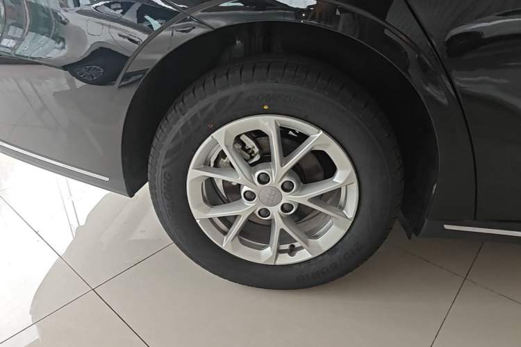 Used Geely Galaxy Stellar 6 2026 Model 125km Long-range Edition Right Rear Wheel Hub