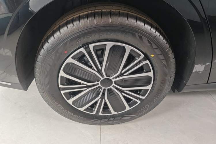 Used Geely Galaxy Stellar 6 2026 Model 60km Free-Style Edition Right Rear Wheel Hub