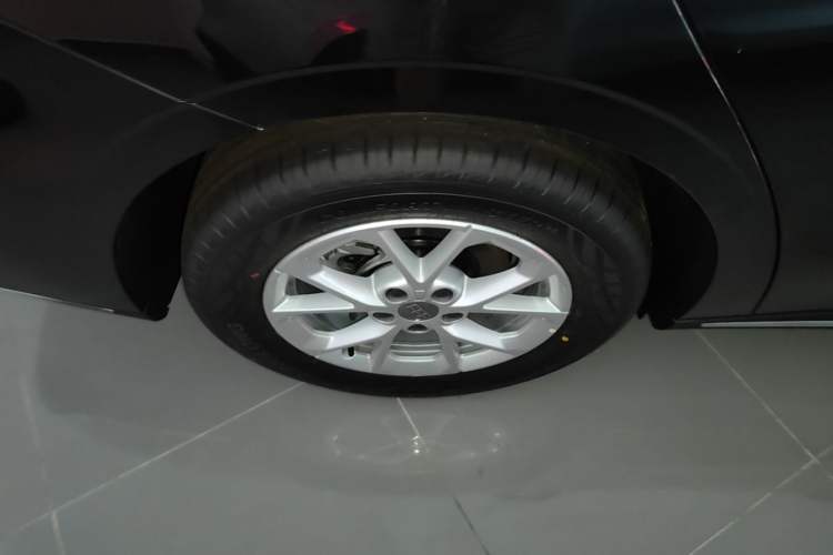 Used Geely Galaxy Stellar 6 2026 Model 60km Exploration Edition Right Rear Wheel Hub