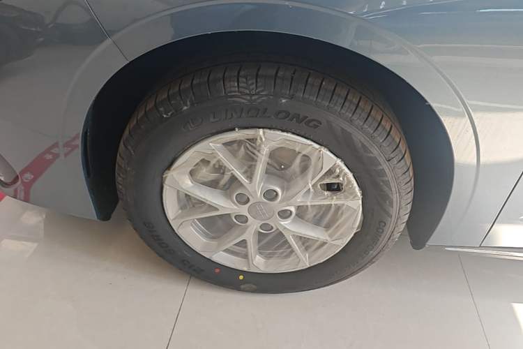 Used Geely Galaxy Stellar 6 2026 Model 125km Long-range Edition Left Front Wheel Hub