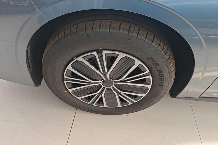 Used Geely Galaxy Stellar 6 2026 Model 125km Free-Style Edition Left Front Wheel Hub