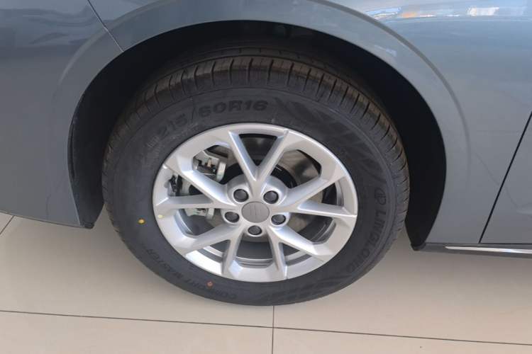Used Geely Galaxy Stellar 6 2026 Model 125km Long-range Edition Left Front Wheel Hub