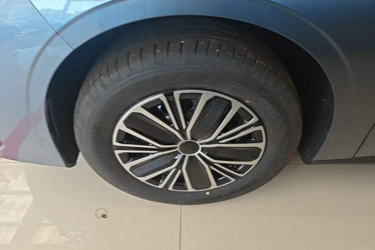Used Geely Galaxy Stellar 6 2026 Model 125km Free-Style Edition Left Front Wheel Hub