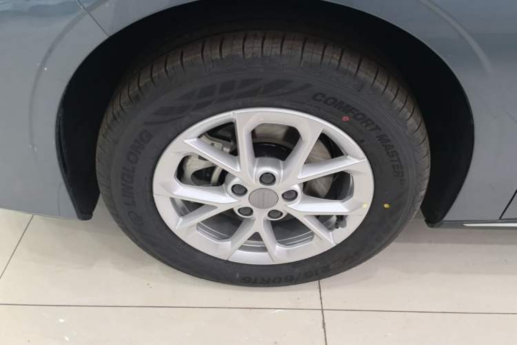 Used Geely Galaxy Stellar 6 2026 Model 125km Long-range Edition Left Front Wheel Hub