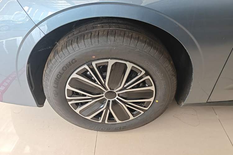 Used Geely Galaxy Stellar 6 2026 Model 125km Free-Style Edition Left Front Wheel Hub