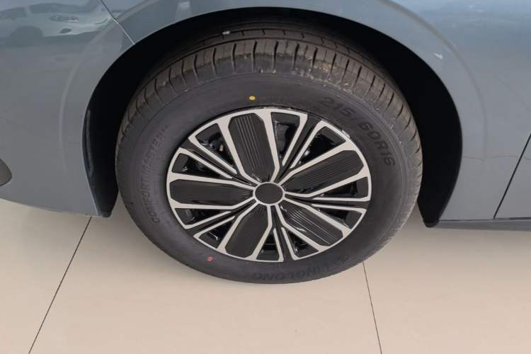Used Geely Galaxy Stellar 6 2026 Model 125km Free-Style Edition Left Front Wheel Hub