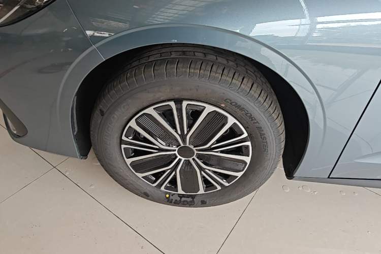 Used Geely Galaxy Stellar 6 2026 Model 125km Free-Style Edition Left Front Wheel Hub