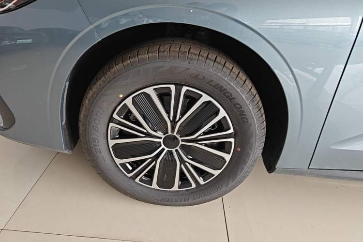 Used Geely Galaxy Stellar 6 2026 Model 125km Free-Style Edition Left Front Wheel Hub