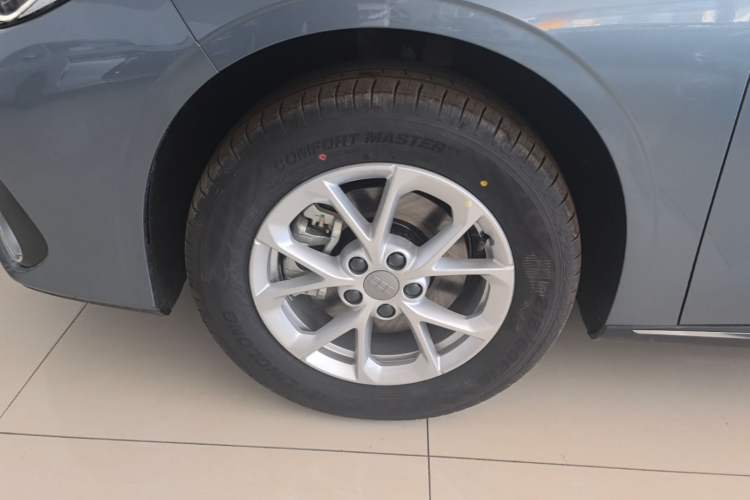 Used Geely Galaxy Stellar 6 2026 Model 125km Free-Style Edition Left Front Wheel Hub