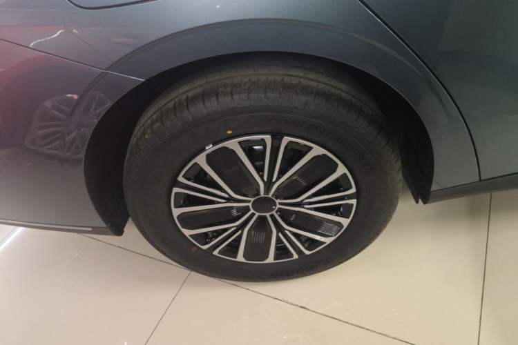 Used Geely Galaxy Stellar 6 2026 Model 125km Free-Style Edition Right Rear Wheel Hub