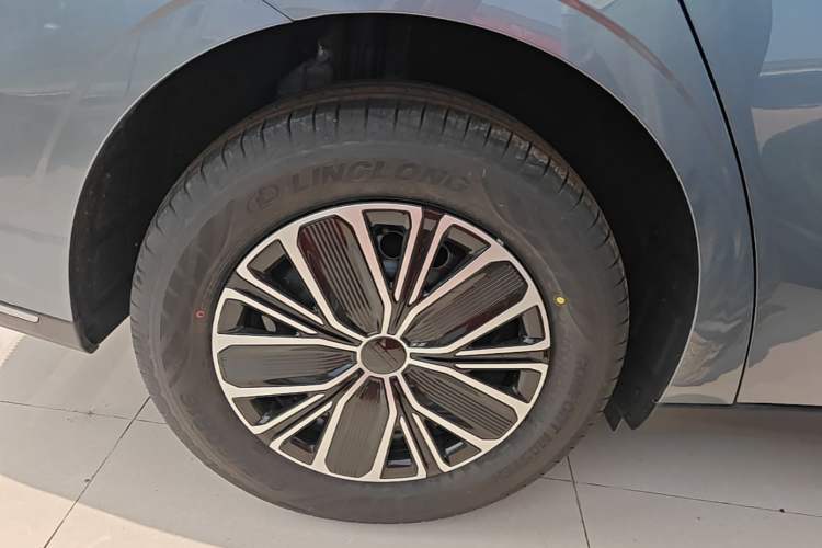 Used Geely Galaxy Stellar 6 2026 Model 125km Free-Style Edition Right Rear Wheel Hub