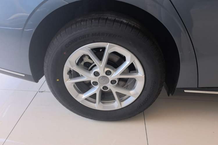 Used Geely Galaxy Stellar 6 2026 Model 125km Long-range Edition Right Rear Wheel Hub