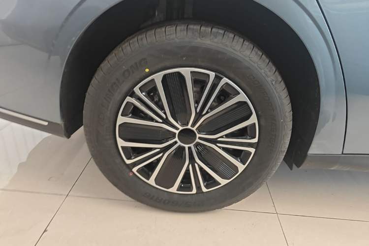 Used Geely Galaxy Stellar 6 2026 Model 125km Free-Style Edition Right Rear Wheel Hub