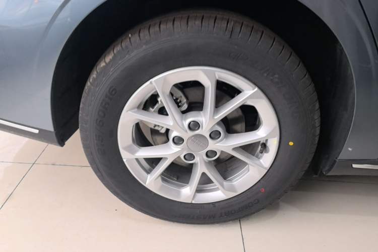 Used Geely Galaxy Stellar 6 2026 Model 125km Long-range Edition Right Rear Wheel Hub