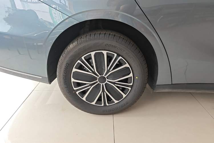 Used Geely Galaxy Stellar 6 2026 Model 125km Free-Style Edition Right Rear Wheel Hub