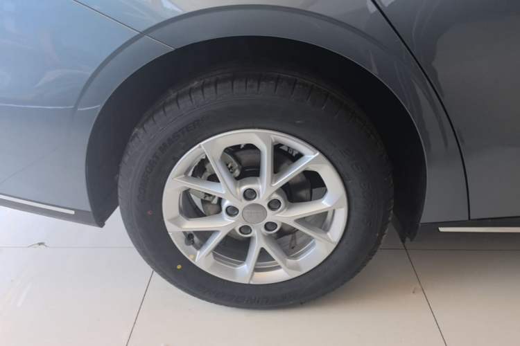 Used Geely Galaxy Stellar 6 2026 Model 125km Long-range Edition Right Rear Wheel Hub