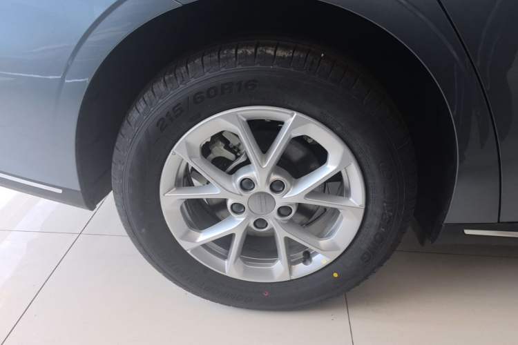 Used Geely Galaxy Stellar 6 2026 Model 125km Free-Style Edition Right Rear Wheel Hub