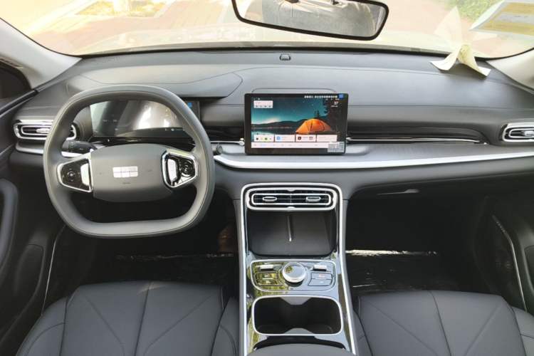 Used Geely Galaxy Stellar 6 2026 Model 125km Free-Style Edition Center Console
