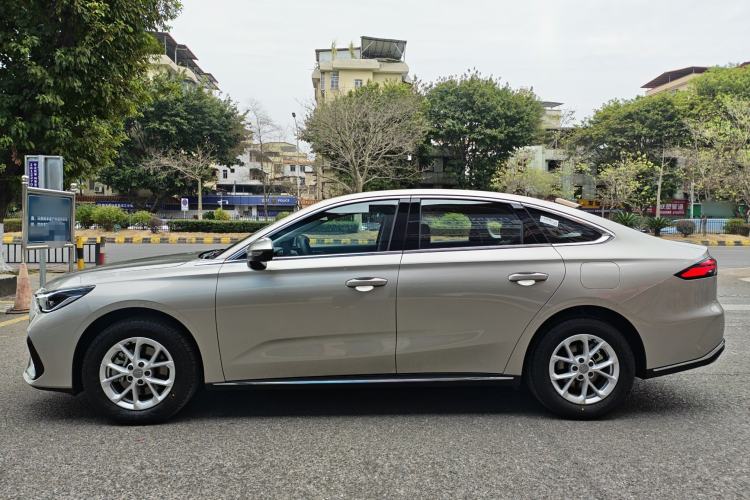 Used Geely Galaxy Stellar 6 2026 Model 60km Exploration Edition Exterior 3