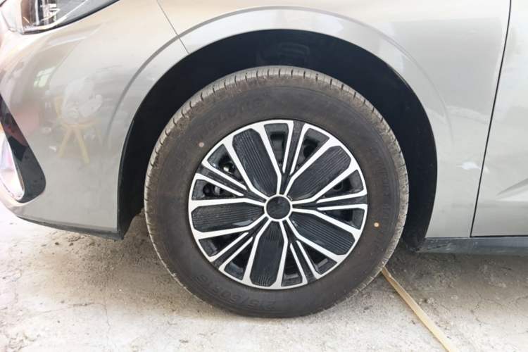 Used Geely Galaxy Stellar 6 2026 Model 60km Sailing Edition Exterior 4