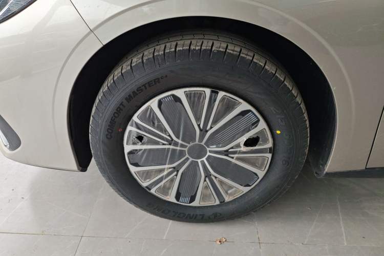 Used Geely Galaxy Stellar 6 2026 Model 125km Free-Style Edition Exterior 4