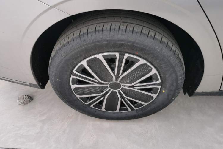 Used Geely Galaxy Stellar 6 2026 Model 125km Free-Style Edition Exterior 5