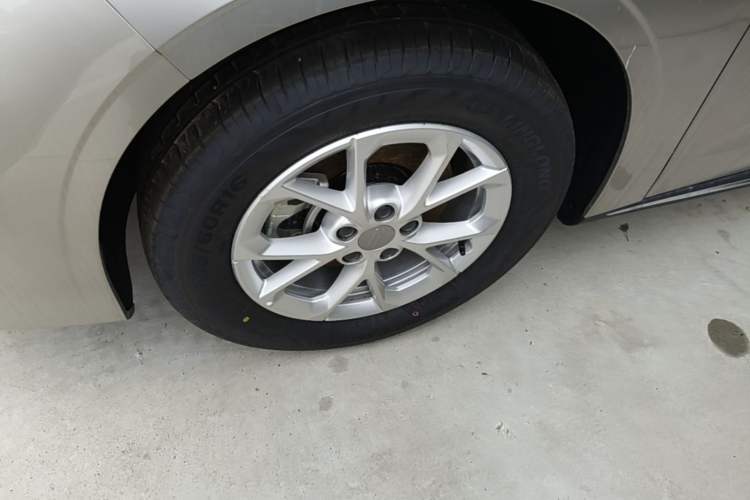 Used Geely Galaxy Stellar 6 2026 Model 125km Long-range Edition Left Front Wheel Hub