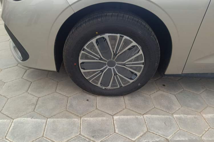 Used Geely Galaxy Stellar 6 2026 Model 60km Sailing Edition Left Front Wheel Hub