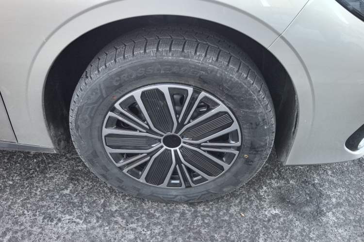 Used Geely Galaxy Stellar 6 2026 Model 60km Sailing Edition Right Front Wheel Hub