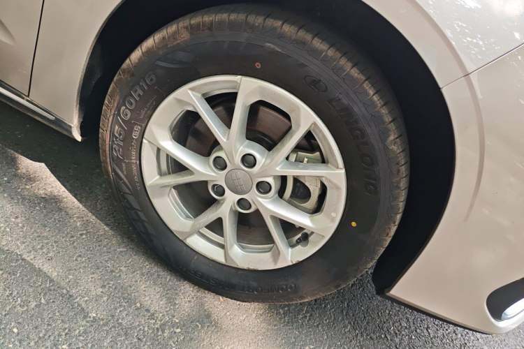 Used Geely Galaxy Stellar 6 2026 Model 125km Long-range Edition Right Front Wheel Hub