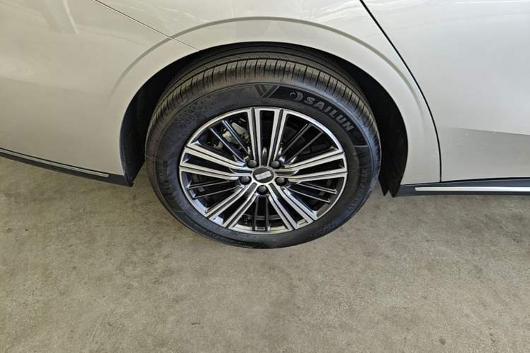 Used Geely Galaxy Stellar 6 2026 Model 125km Exploration+ Edition Right Rear Wheel Hub