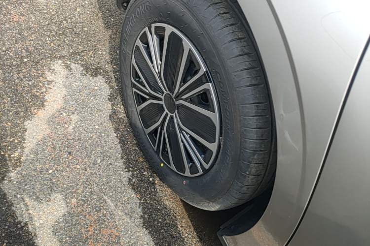 Used Geely Galaxy Stellar 6 2026 Model 60km Sailing Edition Right Rear Wheel Hub