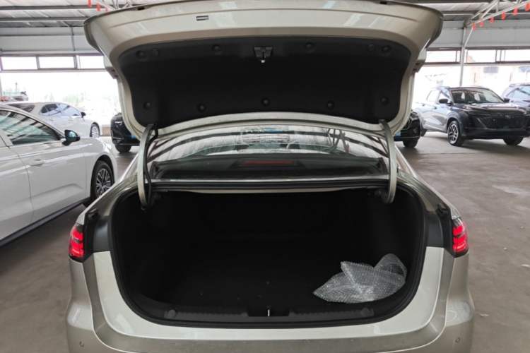 Used Geely Galaxy Stellar 6 2026 Model 125km Free-Style Edition Trunk