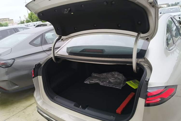 Used Geely Galaxy Stellar 6 2026 Model 125km Long-range Edition Trunk