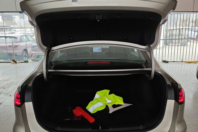 Used Geely Galaxy Stellar 6 2026 Model 125km Free-Style Edition Trunk