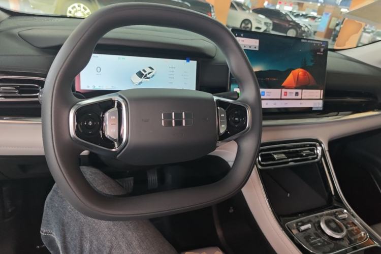 Used Geely Galaxy Stellar 6 2026 Model 125km Long-range Edition Center Console