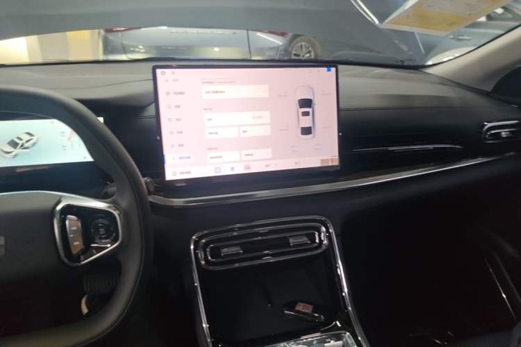 Used Geely Galaxy Stellar 6 2026 Model 125km Long-range Edition Center Console