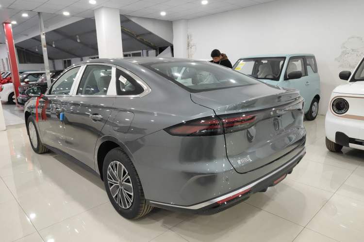 Used Geely Galaxy Stellar 6 2026 Model 60km Sailing Edition Exterior 3