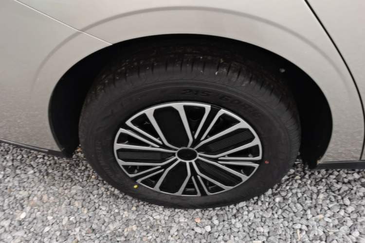 Used Geely Galaxy Stellar 6 2026 Model 125km Free-Style Edition Exterior 5