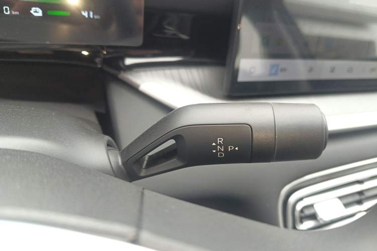 Used Geely Galaxy Stellar 6 2026 Model 60km Sailing Edition Gear Lever