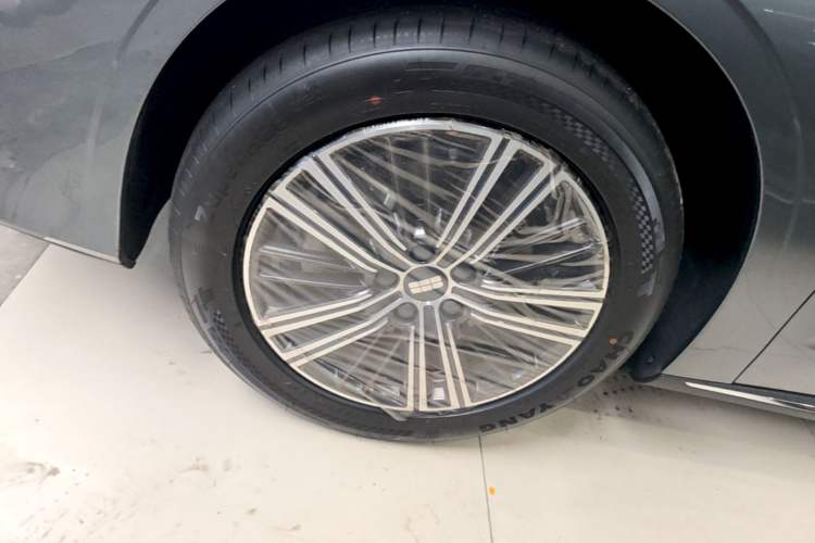 Used Geely Galaxy Stellar 6 2026 Model 125km Exploration+ Edition Left Front Wheel Hub