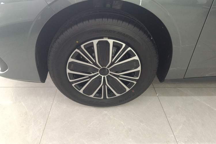 Used Geely Galaxy Stellar 6 2026 Model 60km Sailing Edition Left Front Wheel Hub
